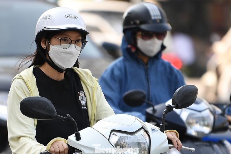 Bụi mù bao phủ Thủ đô: Người Hà Nội vật lộn đối phó với cảnh ‘mắt cay, thở khó’ - 5