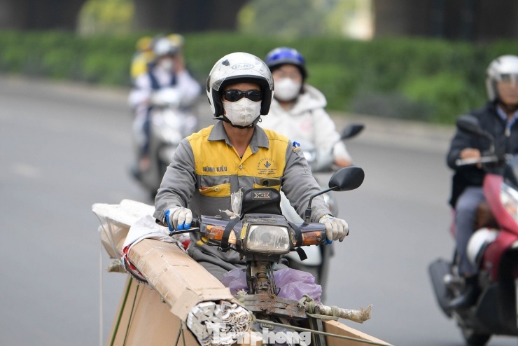 Bụi mù bao phủ Thủ đô: Người Hà Nội vật lộn đối phó với cảnh ‘mắt cay, thở khó’ - 6