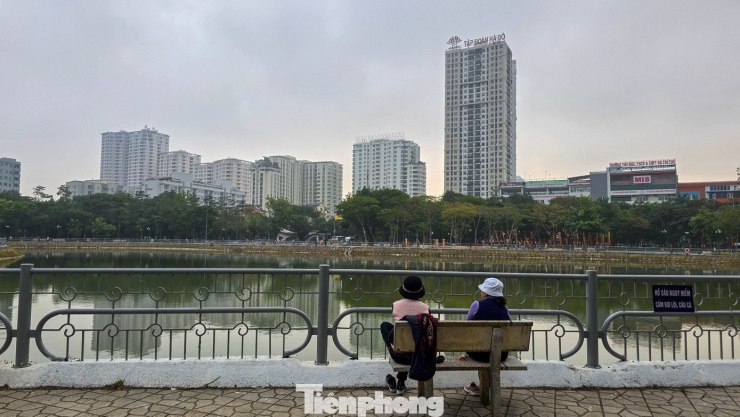 Bụi mù bao phủ Thủ đô: Người Hà Nội vật lộn đối phó với cảnh ‘mắt cay, thở khó’ - 9