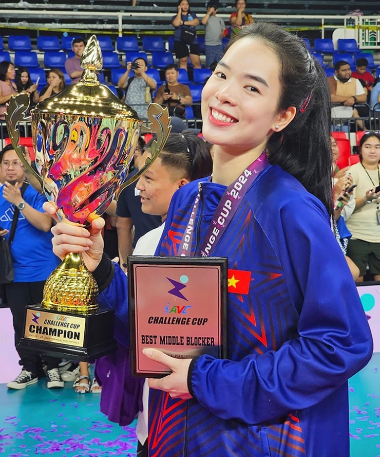 Nhan sắc của 'hoa khôi' cầm cờ cho Việt Nam ở SEA Games 33 - 11