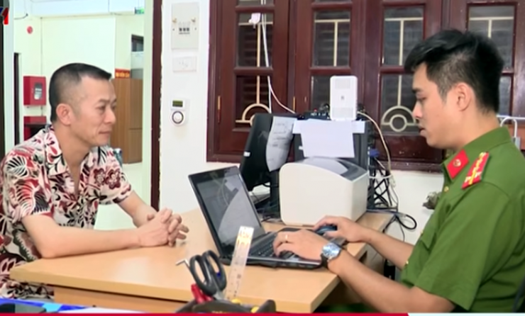 Đối tượng Hồ Anh Tuấn tại cơ quan công an. Ảnh: CACC