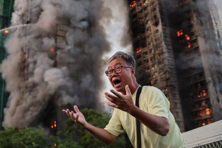 Đằng sau hình ảnh tuyệt vọng nhất trong vụ cháy thảm khốc ở Hong Kong