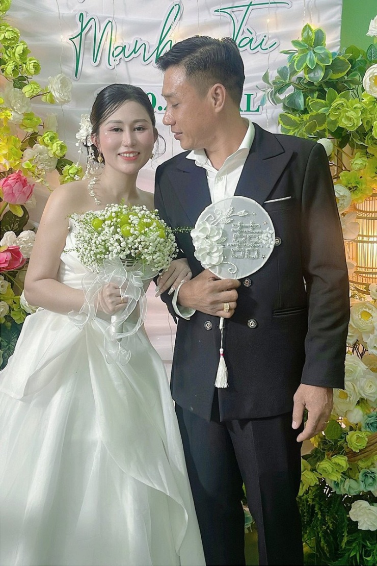 Vợ chồng chị Thảo Anh trong lễ đính hôn&nbsp;