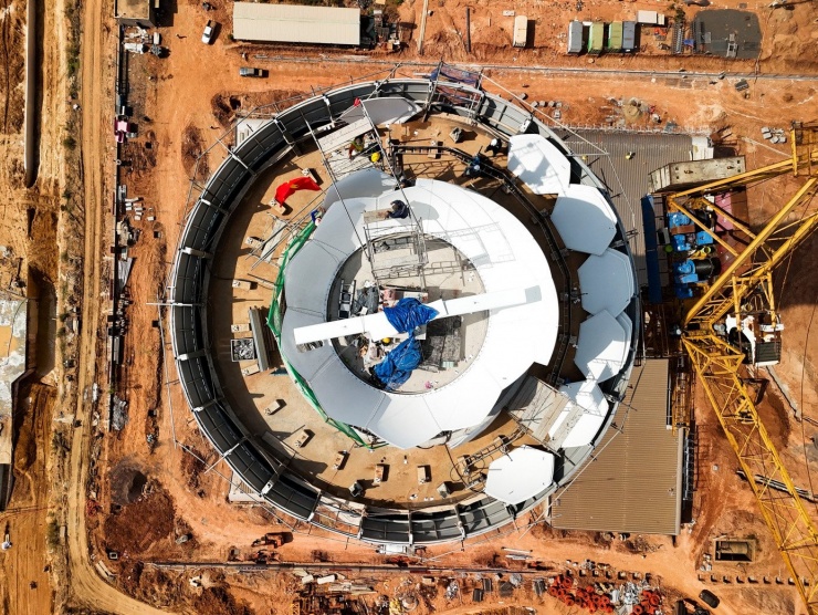 Tháp không lưu thuộc dự án thành phần 2 sân bay Long Thành do Tổng Công ty Quản lý bay Việt Nam (VATM) làm chủ đầu tư, với tổng mức đầu tư gần 3.500 tỷ đồng.