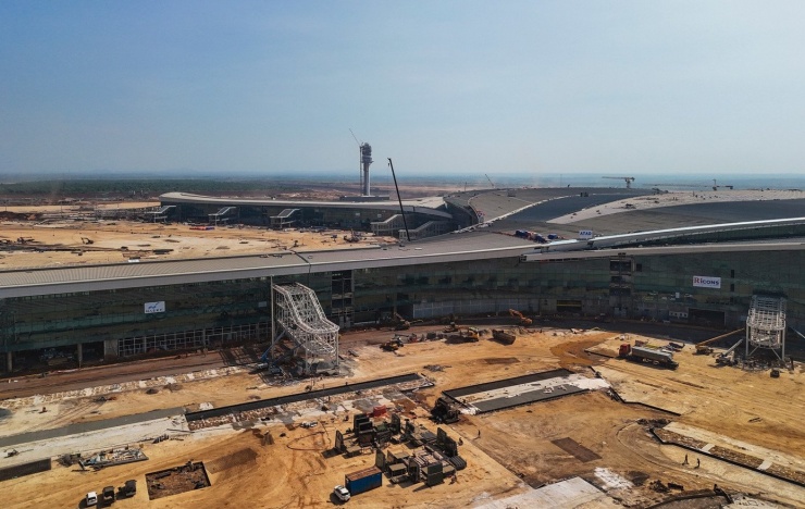 Không gian này đáp ứng ít nhất cho 12 kiểm soát viên ngồi làm việc ở vị trí đảm bảo tầm nhìn 360 độ và đủ không gian dự trù cho phép đặt thêm các vị trí làm việc khác nếu cần thiết.