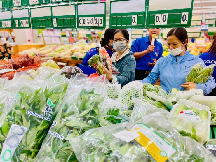 Kể từ kỳ tính thuế năm 2026, mức giảm trừ gia cảnh cho người nộp thuế nâng lên là 15,5 triệu đồng/tháng và cho mỗi người phụ thuộc là 6,2 triệu đồng/tháng.