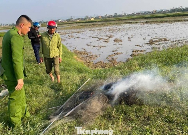 Việc triển khai đồng bộ các biện pháp tuyên truyền, tuần tra, kiểm tra và xử lý đã giúp người dân có ý thức hơn, hạn chế tình trạng bẫy bắt chim hoang dã, chim di cư và khai thác thủy sản trái phép trên địa bàn.