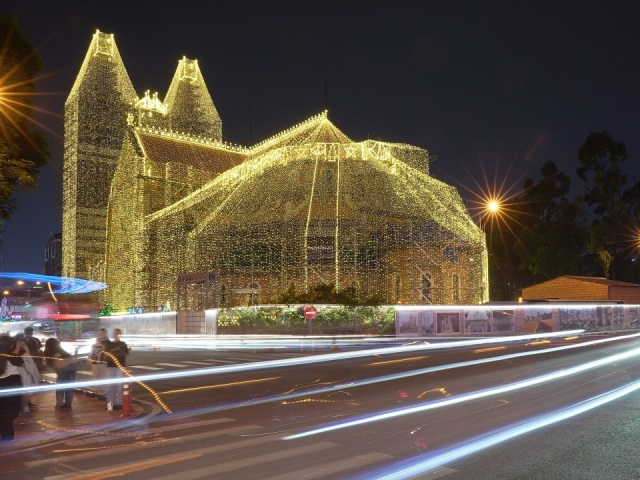 Nhà thờ Đức Bà chật kín người check-in Giáng sinh sớm