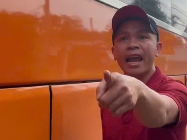 Bức xúc với clip 49 giây ghi lại cảnh lơ xe khách cầm gậy đe dọa, chỉ vào mặt người đi xe máy