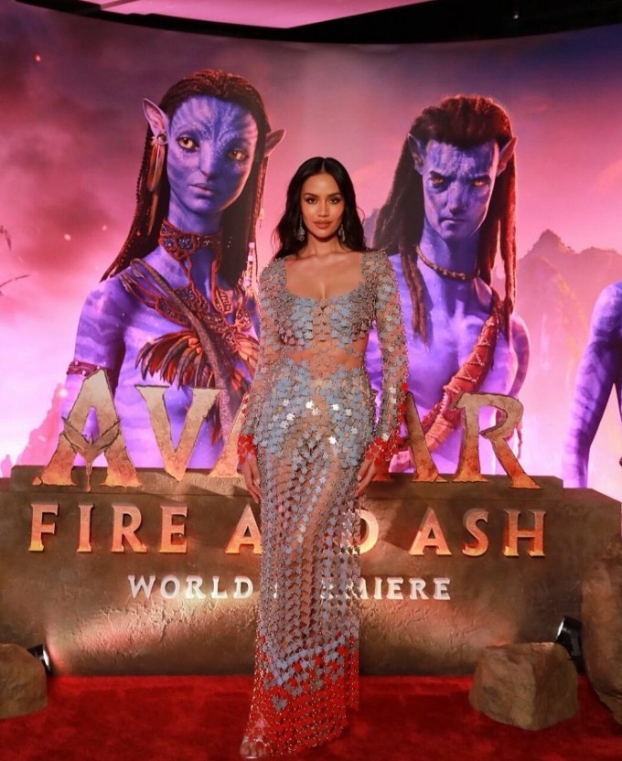 Mỹ nhân Thái Lan diện thiết kế từ thương hiệu Pipatchara, nổi bật với phong cách hiện đại và sử dụng chất liệu tái chế.