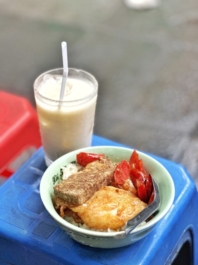 Ăn sáng với xôi, phở, bánh mì... là thói quen của nhiều người nhưng các món ăn này chứa lượng tinh bột lớn, ít chất xơ, dễ gây tăng đường huyết. Ảnh: Giang Nguyen