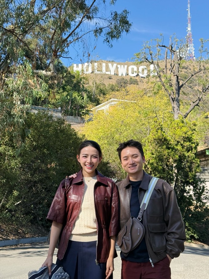 Với Phan Mạnh Quỳnh, bà xã Khánh Vy là hậu phương vững chắc, có vai trò quan trọng trong sự nghiệp của mình. Anh là người tình cảm còn cô là người lý trí, cả hai bù đắp cho nhau rất nhiều khi chung sống. Cô đồng hành với anh trong nhiều hoạt động, đưa những lời khuyên hữu ích, thi thoảng góp ý cho các sáng tác của chồng.