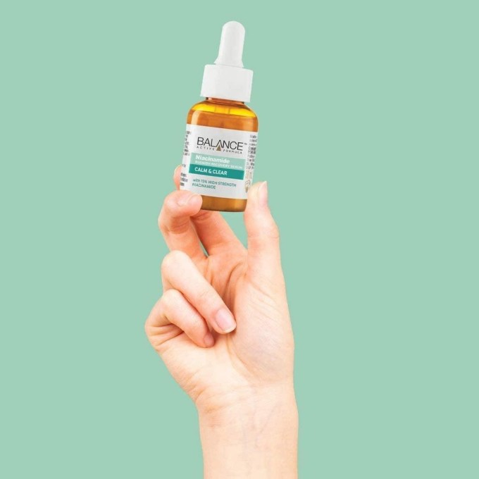 Balance Active Formula Niacinamide Serum Serum niacinamide hướng tới việc làm đều màu da, giảm sạm, phù hợp da thường hoặc da có dấu hiệu xỉn màu do ô nhiễm. Giá tham khảo: 140.000 đồng