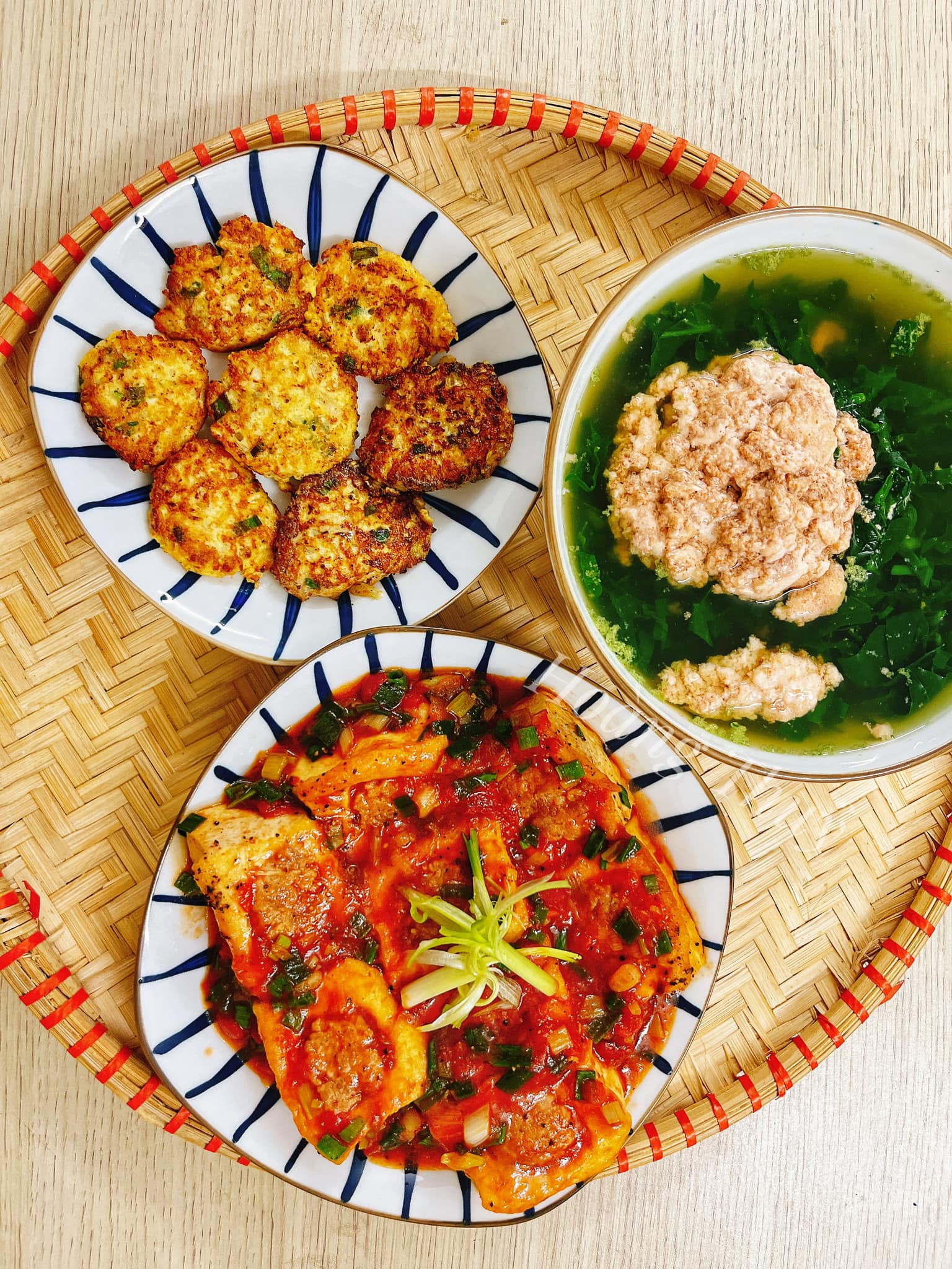 Đậu phụ nhồi thịt xốt cà chua - Chả đậu phụ - Canh cua mồng tơi