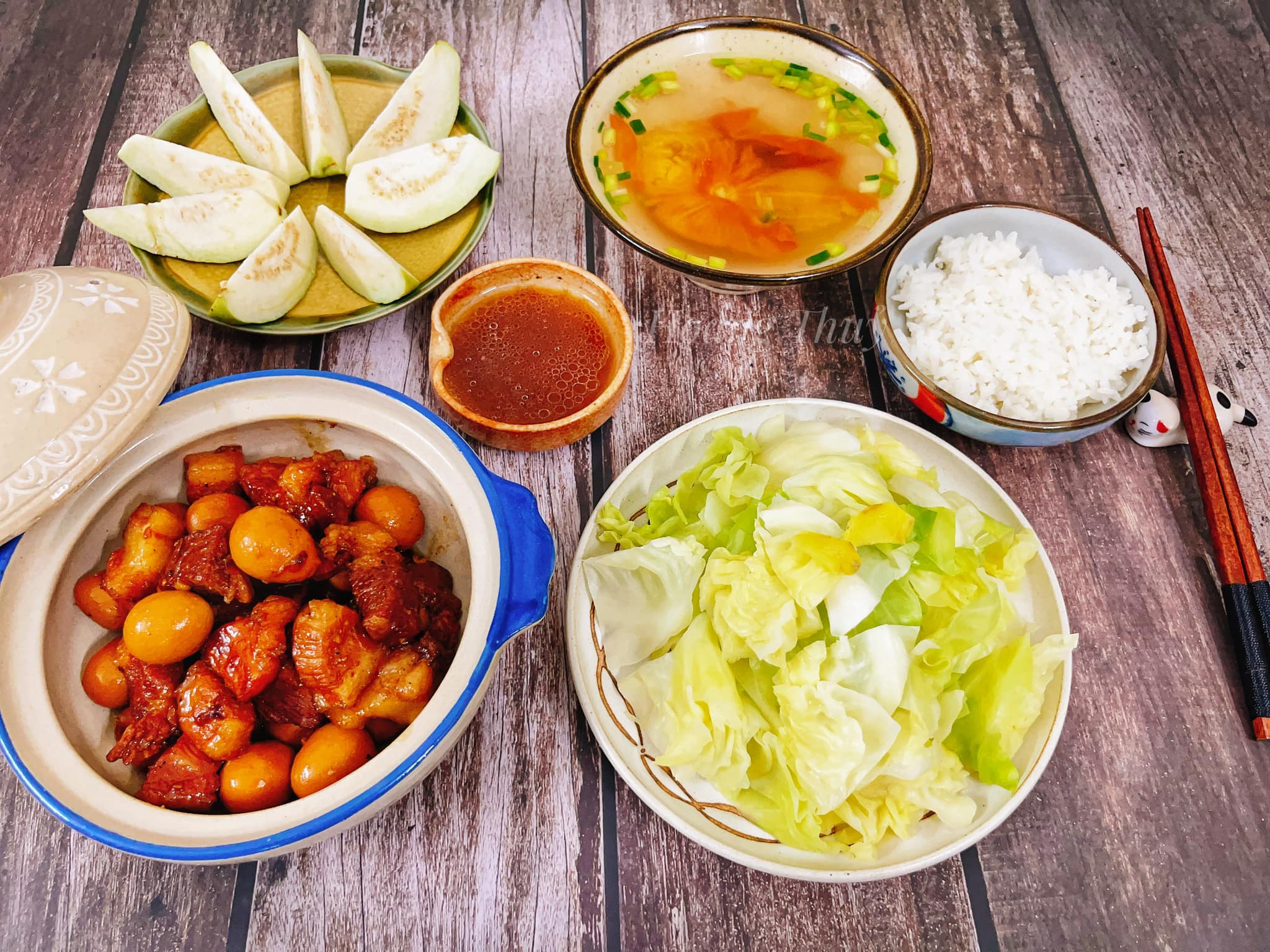 Thịt kho tàu - Bắp cải luộc - Ổi