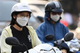 Bụi mù bao phủ Thủ đô: Người Hà Nội vật lộn đối phó với cảnh ‘mắt cay, thở khó’