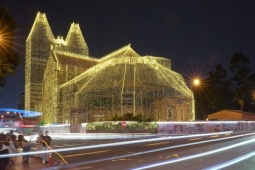 Du lịch - Nhà thờ Đức Bà chật kín người check-in Giáng sinh sớm