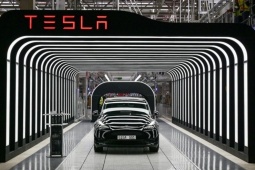 Kinh tế 24h: Tesla giảm chi phí nhờ chiến thuật dùng chung linh kiện của xe điện Trung Quốc