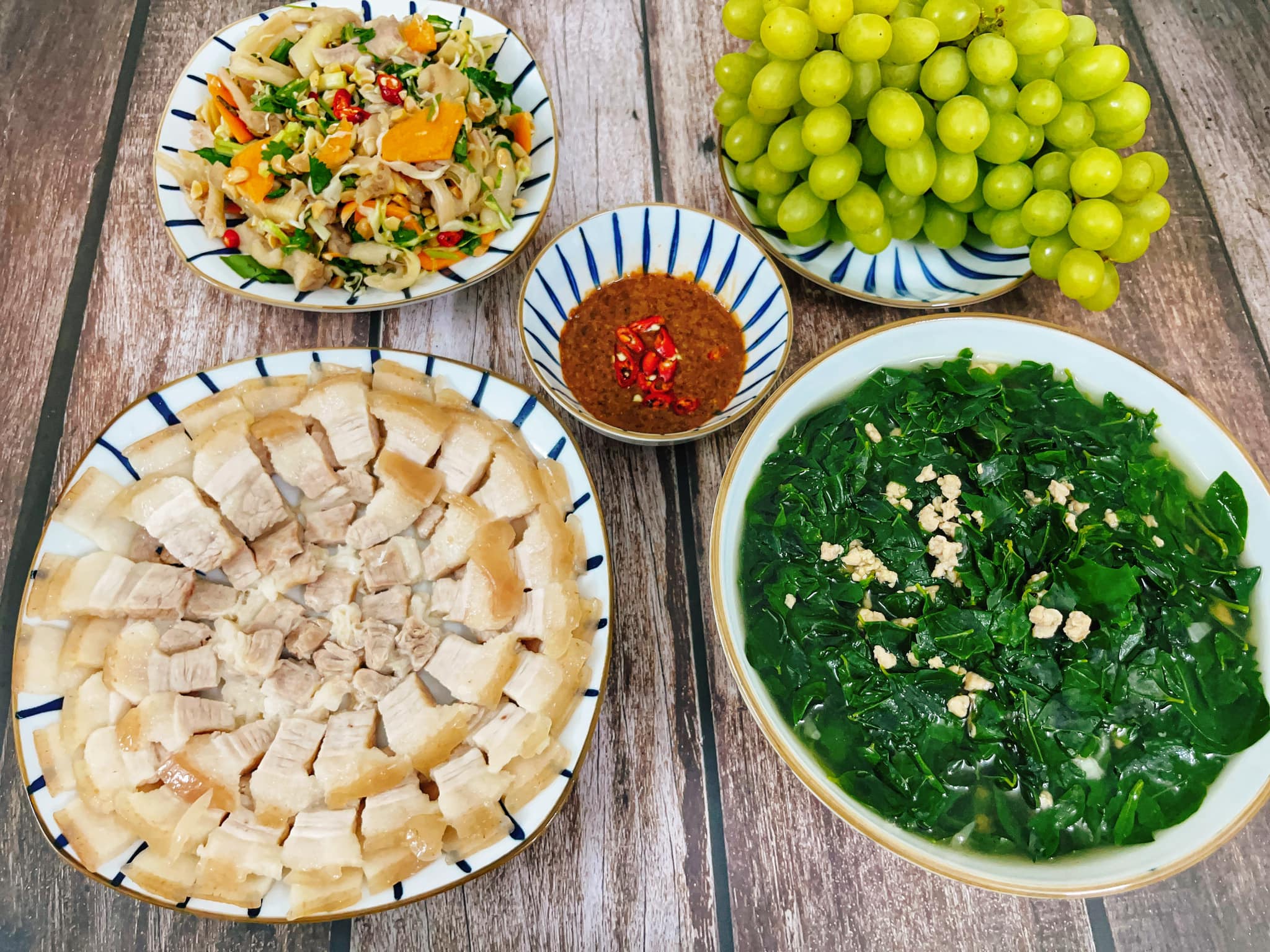 Thịt luộc chấm mắm tép - Nộm chân vịt - Canh rau ngót