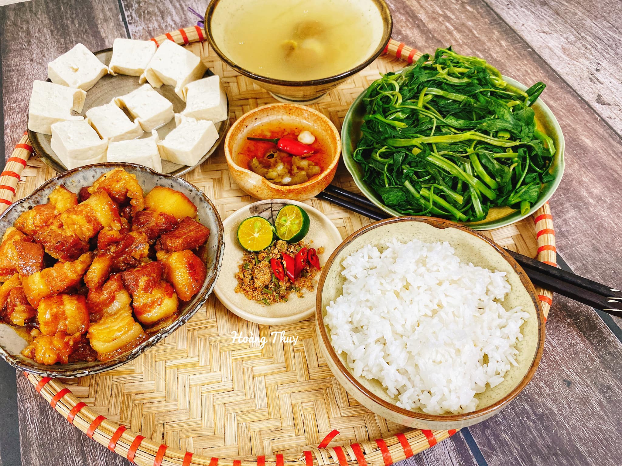 Thịt kho tàu - Đậu - Rau muống luộc