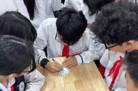 Chặn bạo lực tuổi teen: Ủng hộ xử lý nghiêm hành vi vi phạm