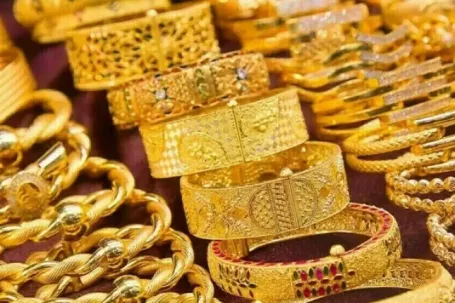 Người 'ôm vàng' đổ xô chốt lời