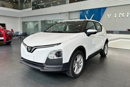 Giá xe VinFast VF 5 lăn bánh kèm ưu đãi tháng 12/2025