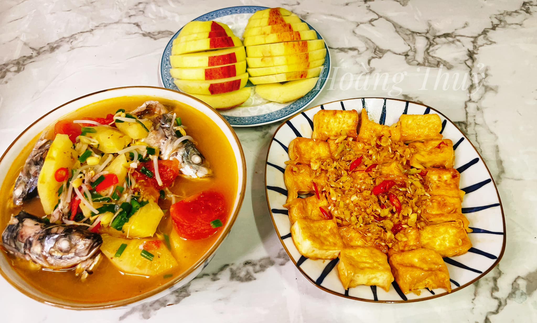 Đậu chiên sả ớt - Canh chua đầu cá - Táo