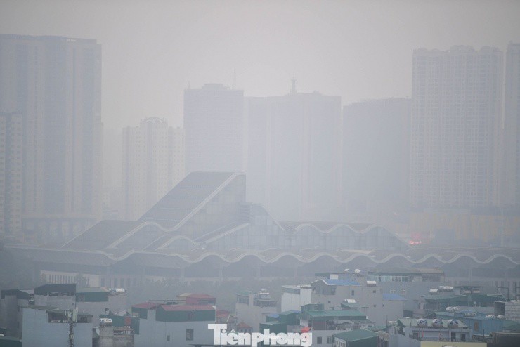 Bụi mù bao phủ Thủ đô: Người Hà Nội vật lộn đối phó với cảnh ‘mắt cay, thở khó’ - 3