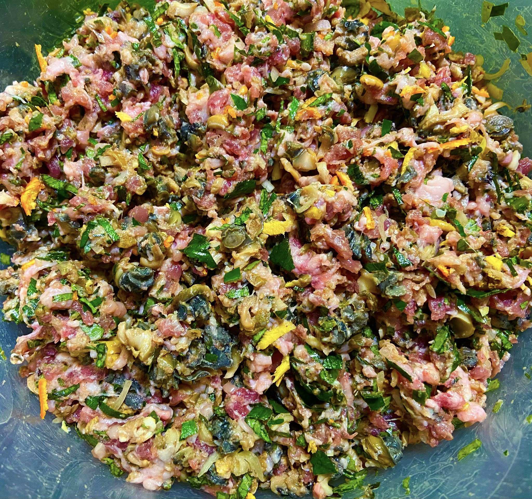 Trộn đều với tất cả các nguyên liệu đã chuẩn bị.