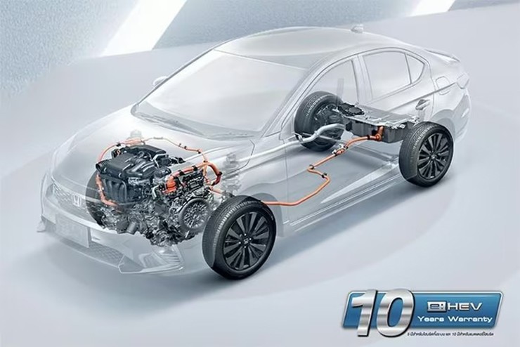 Động cơ xe&nbsp;gồm máy xăng 1.5L chu trình Atkinson kết hợp hai mô-tơ điện