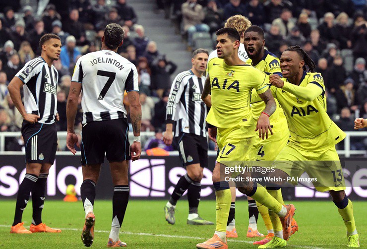 Romero lập cú đúp&nbsp;giúp Tottenham&nbsp;giành lại 1 điểm trên sân&nbsp;Newcastle