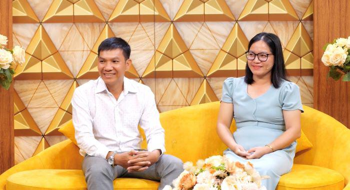 Để trấn an vợ, anh Thanh chủ động cắt liên lạc, xóa số người cũ.