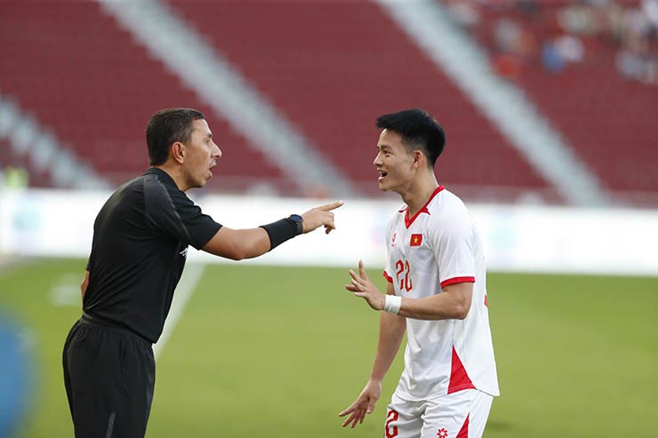 Vì sao trọng tài "bẻ còi", công nhận bàn thắng giúp U22 Việt Nam hạ U22 Lào? - 5