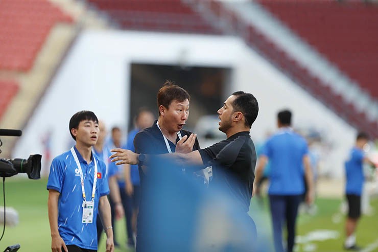 Vì sao trọng tài "bẻ còi", công nhận bàn thắng giúp U22 Việt Nam hạ U22 Lào? - 12