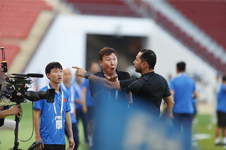 Vì sao trọng tài "bẻ còi", công nhận bàn thắng giúp U22 Việt Nam hạ U22 Lào? - 11