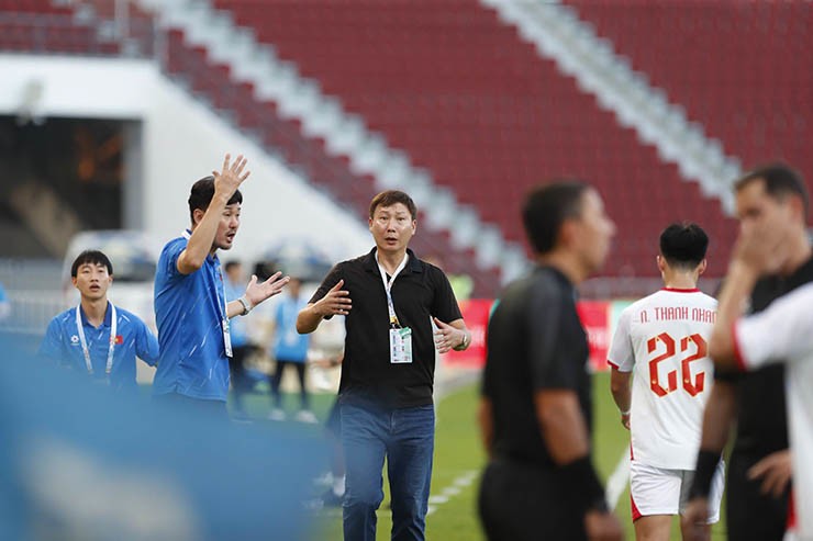 Vì sao trọng tài "bẻ còi", công nhận bàn thắng giúp U22 Việt Nam hạ U22 Lào? - 9