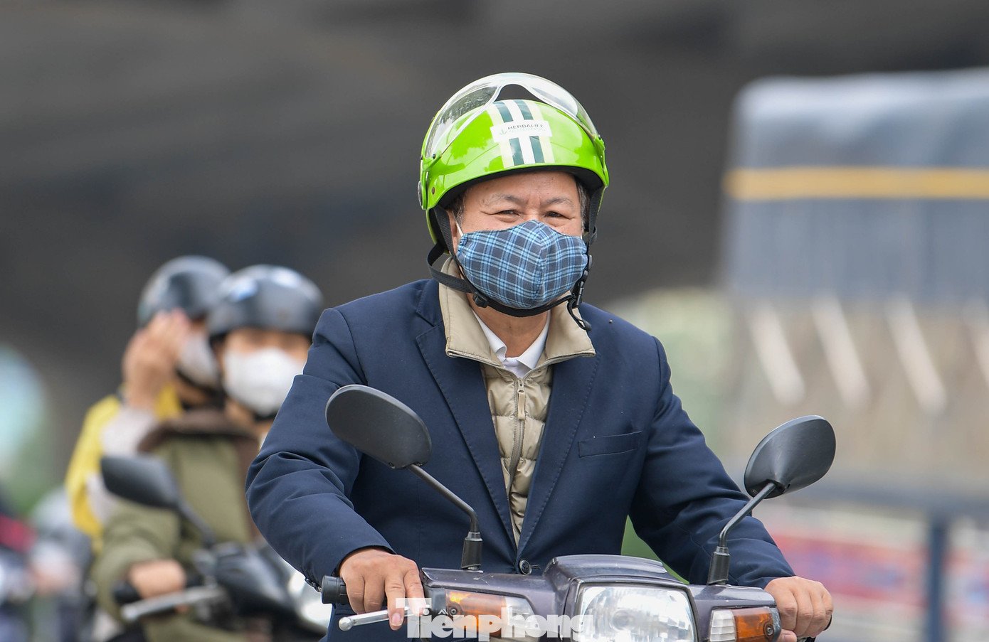 Bụi mù bao phủ Thủ đô: Người Hà Nội vật lộn đối phó với cảnh ‘mắt cay, thở khó’ - 7