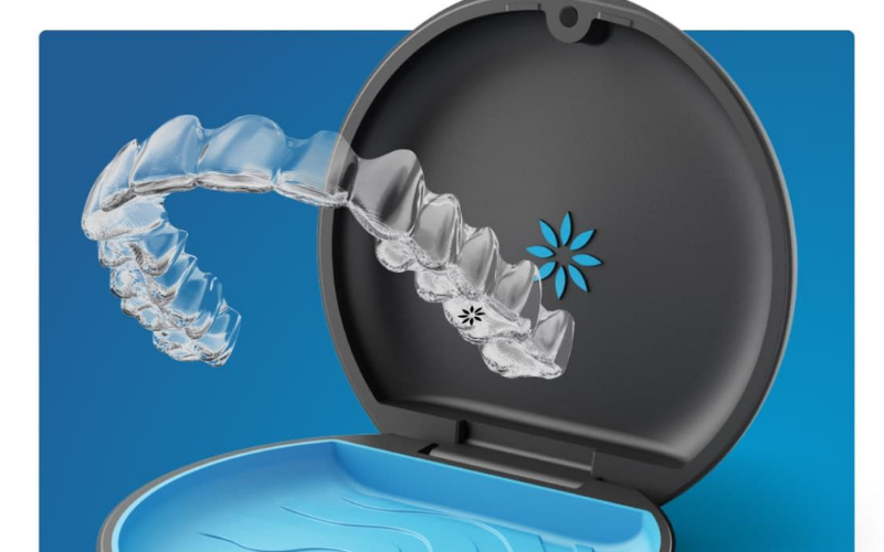 Khay niềng tháo lắp trong suốt Invisalign