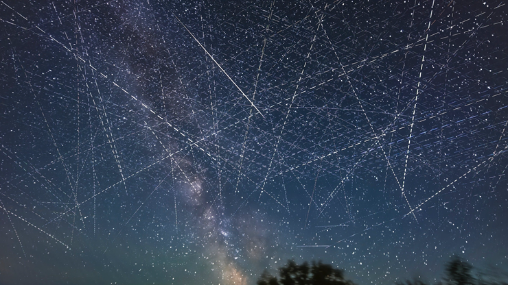 SpaceX đang phủ kín vệ tinh trên quỹ đạo Trái Đất.