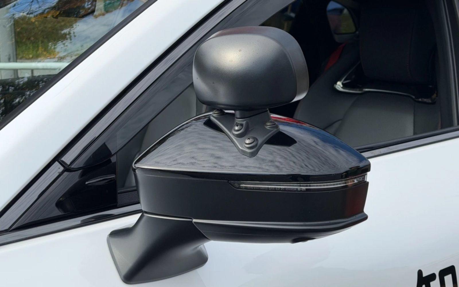 Trang bị chuyên dùng trên các mẫu xe cảnh sát.