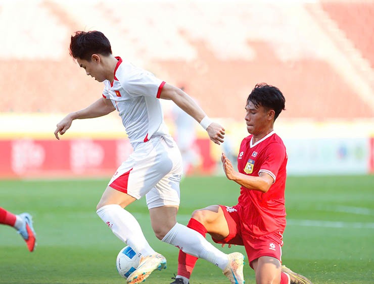 U22 Việt Nam đấu U22 Lào: Đình Bắc lập cú đúp đẳng cấp, solo đẹp như mơ - 3