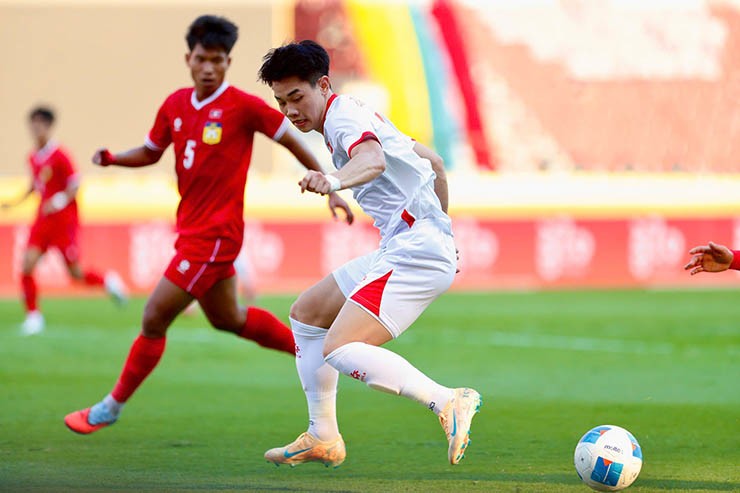 U22 Việt Nam đấu U22 Lào: Đình Bắc lập cú đúp đẳng cấp, solo đẹp như mơ - 2