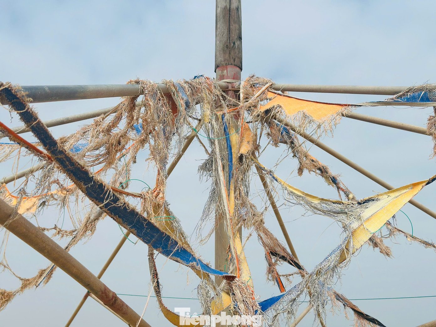 Bãi biển Thiên Cầm ngập rác - 9