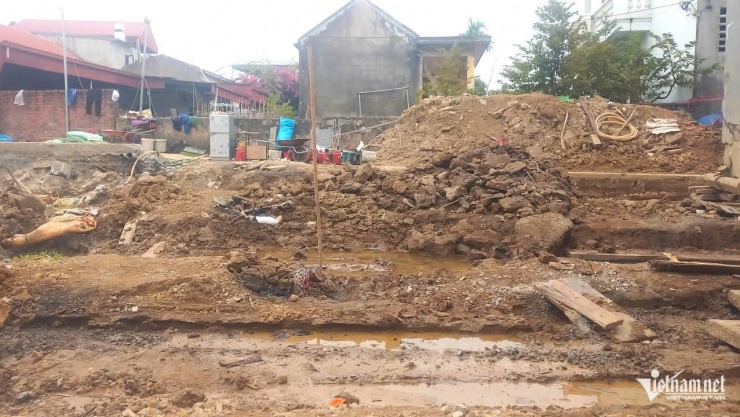 Khu vực phát lộ ngôi mộ trong quá trình di chuyển ngôi nhà.