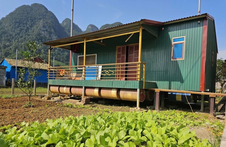 Một ngôi nhà phao ở thôn 2 Yên Thọ, xã Kim Phú. Ảnh: H. Sâm