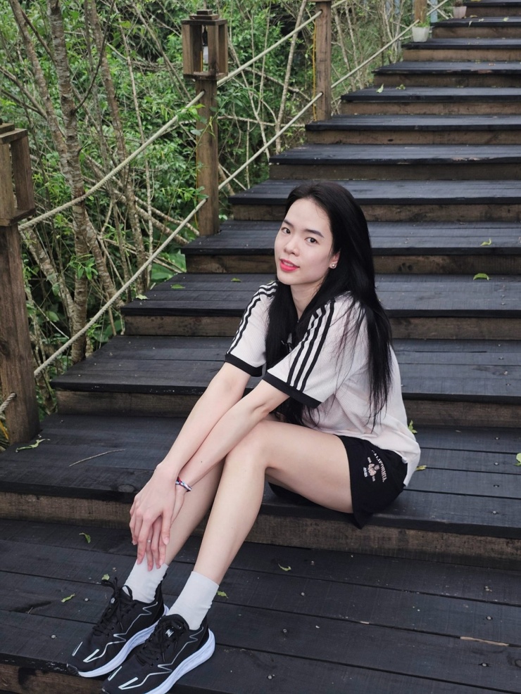 Bên cạnh đó, cô cũng ghi dấu tại các đấu trường quốc tế như chức vô địch AVC Nations Cup 2025, á quân VTV Cup và SEA V-League 2025 (chặng 1), vô địch chặng 2 SEA V-League và tham dự giải vô địch thế giới cùng năm.