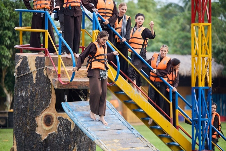 María José Chacón Montaño đến từ Colombia cho biết sang Việt Nam, cô cảm thấy thoải mái như đang ở nhà. Ban đầu, người đẹp lo lắng khó thích nghi với ẩm thực Việt, nhưng mọi thứ vượt ngoài mong đợi. “Mỗi món ăn đều rất ngon, từ bánh xèo, bánh mì, cà phê… tôi thật sự rất thích đồ ăn Việt Nam”, đại diện Colombia cho biết.