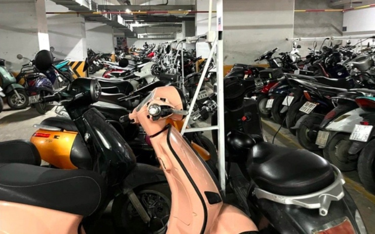 Khu vực hầm để xe tại chung cư HH Linh Đàm. Ảnh: Nhóm cư dân