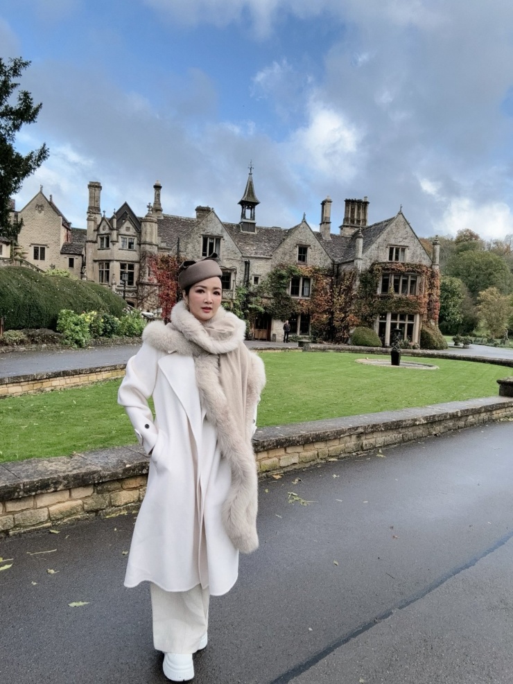 Giáng My dạo chơi làng cổ đẹp nhất nước Anh - 5